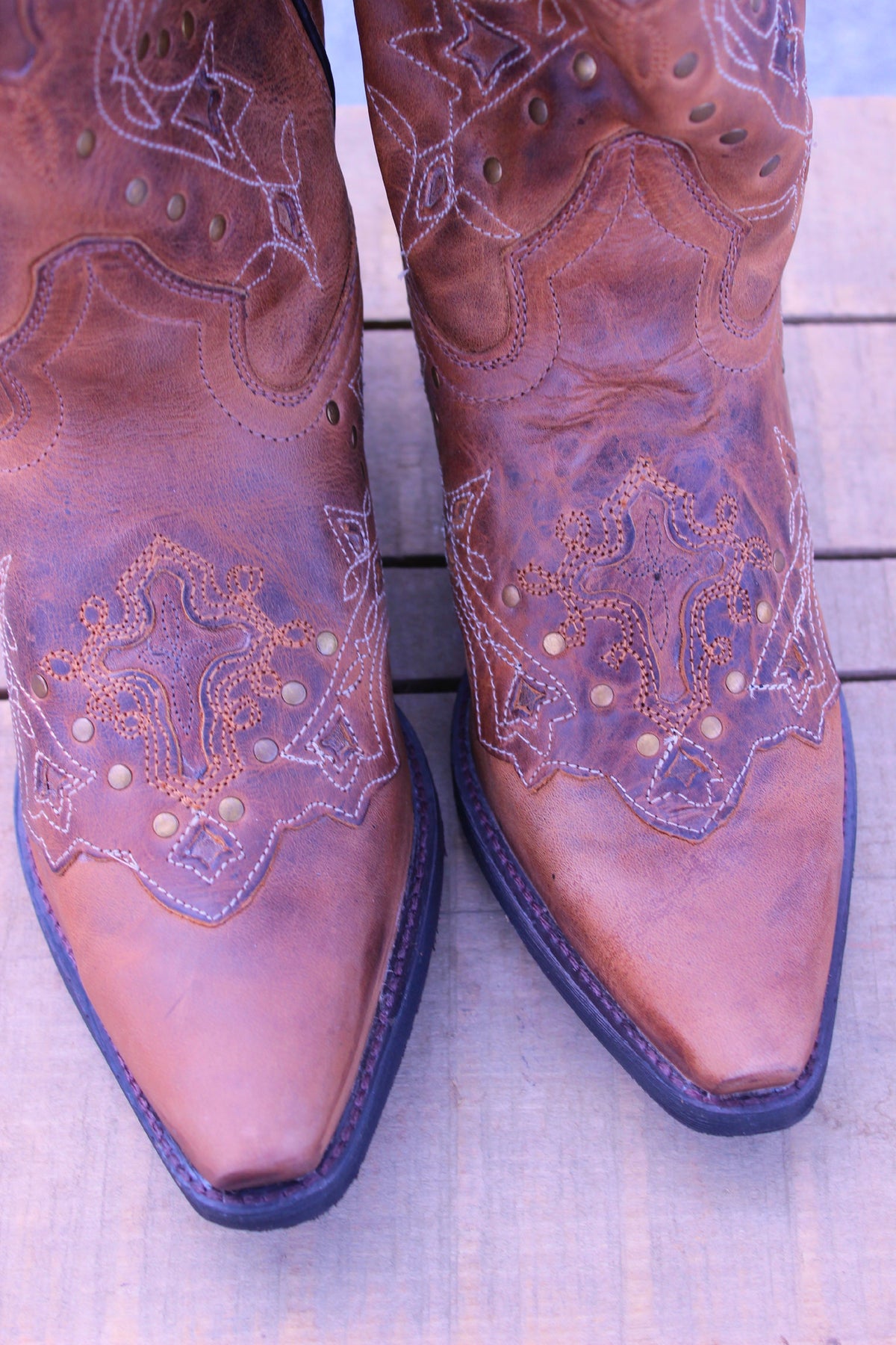 Laredo: Cross Snip Toe Boots, Brown
