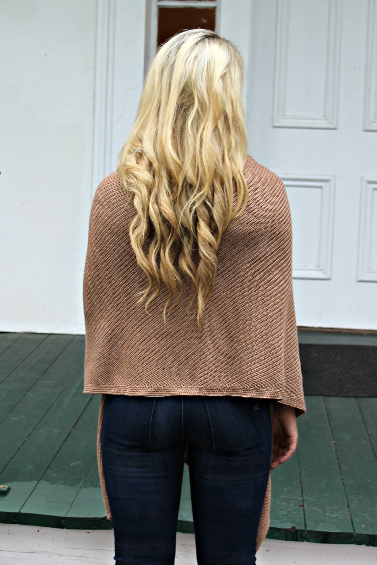 Adele Poncho, Taupe