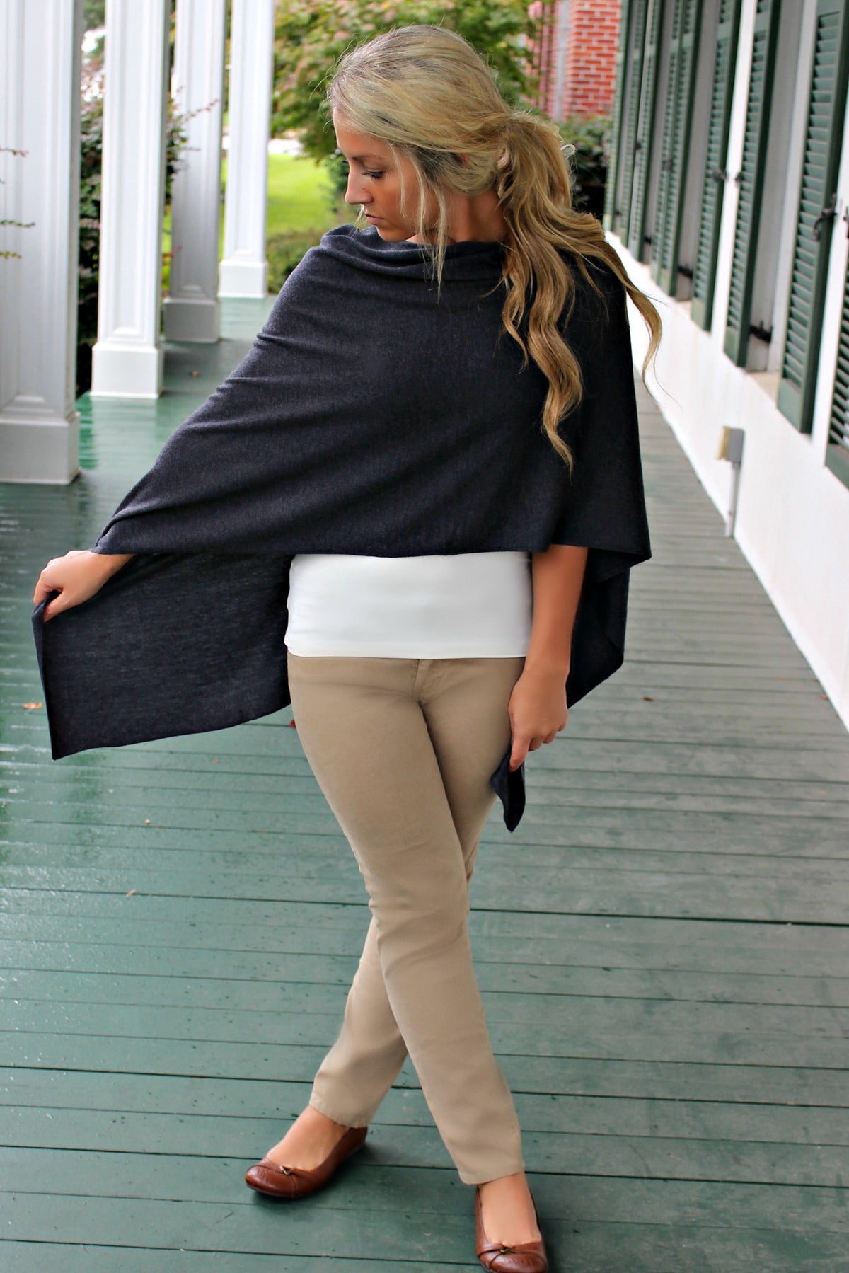 Eden Poncho, Gray