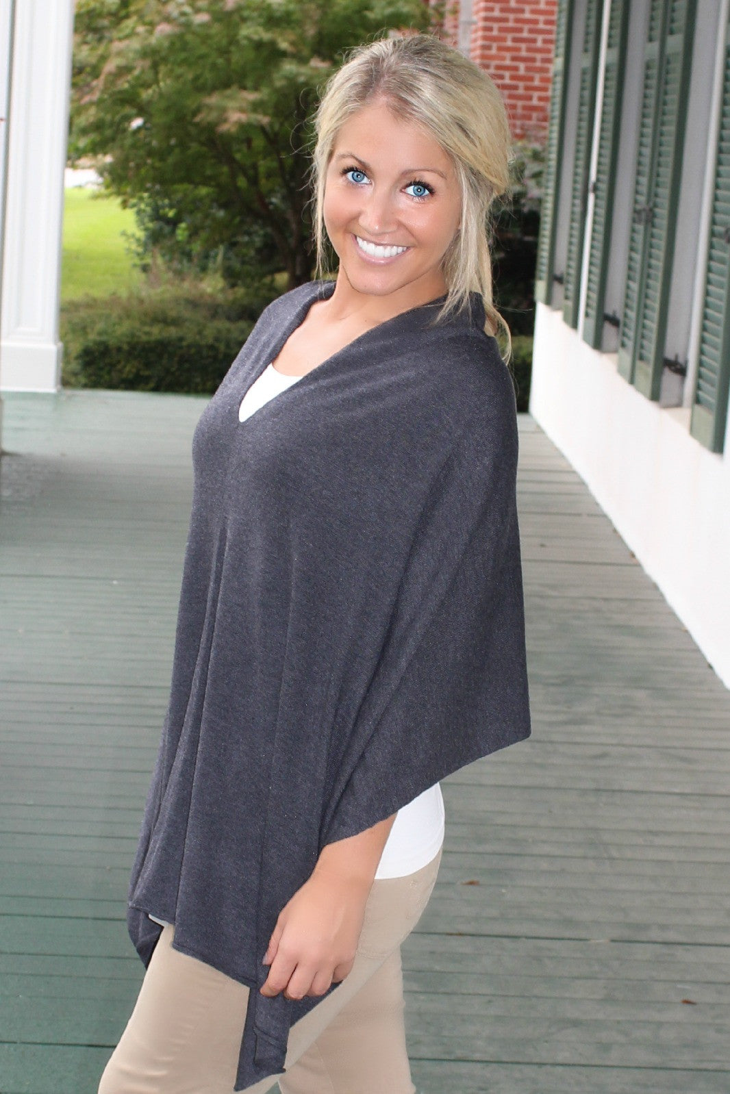 Eden Poncho, Gray