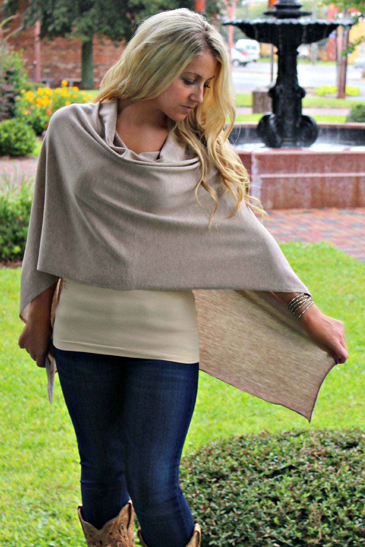 Eden Poncho, Taupe