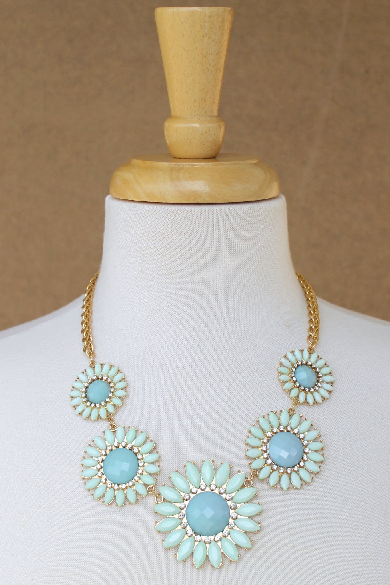 Graduated Daisy Statement Necklace, Mint